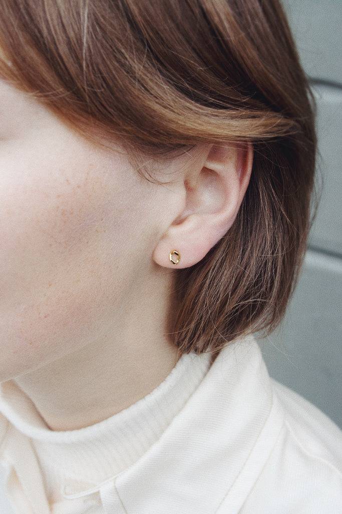 JUKSEREI CLEO EAR STUD · GOLD · B-STOCK Auslauf