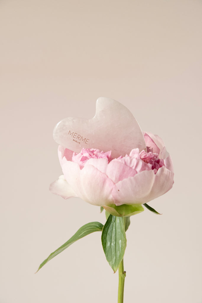 JUKSEREI MERME · ROSE QUARTZ GUA SHA Großer Ausverkauf