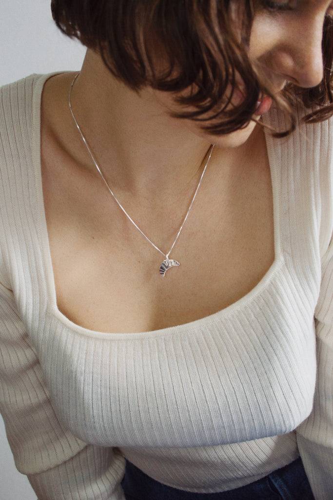 JUKSEREI CROISSANT NECKLACE Bis zu 65% Rabatt