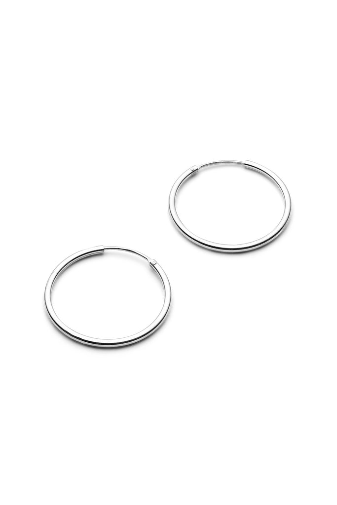 JUKSEREI HOOP EARRINGS Im Verkauf