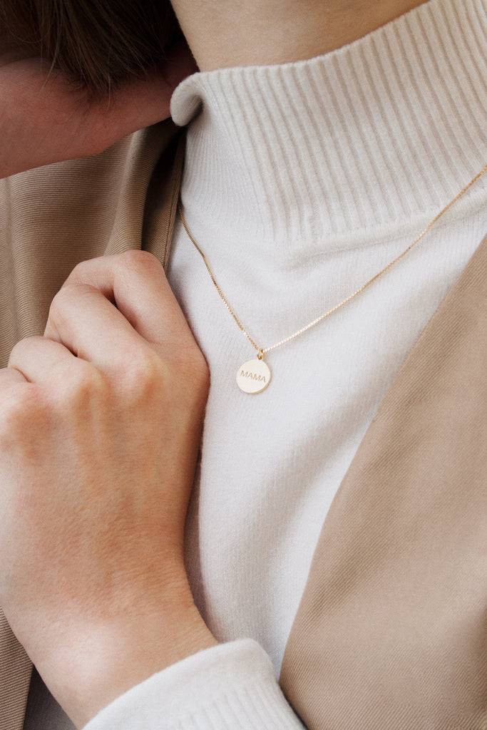 JUKSEREI MAMA NECKLACE Rabatte dieses Monats