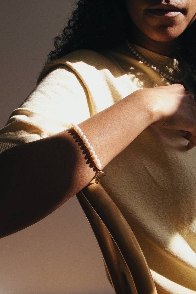 JUKSEREI CROISSANT PEARL BRACELET 2025