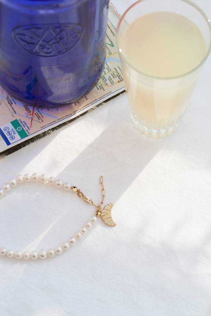 JUKSEREI CROISSANT PEARL BRACELET 2025