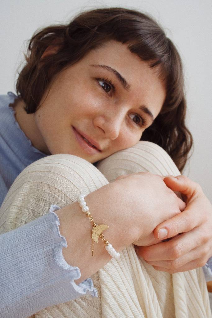 JUKSEREI CROISSANT PEARL BRACELET 2025