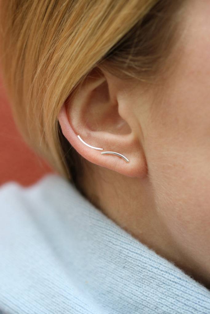 JUKSEREI CURVED EAR STUDS Sonderangebot
