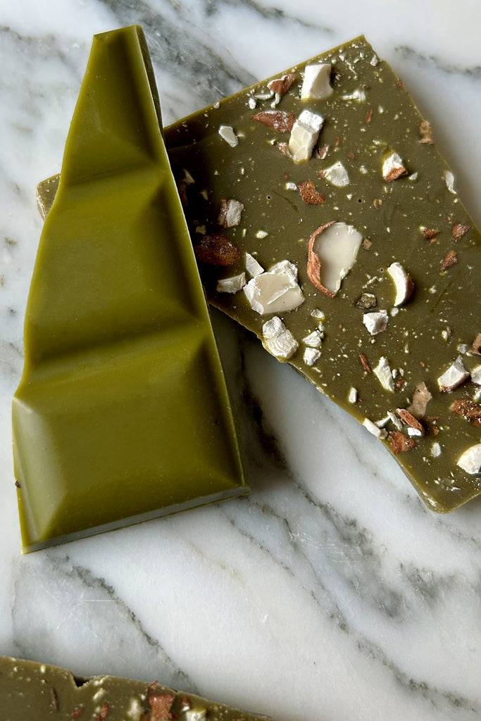 JUKSEREI HEALTH BAR · ORGANIC MATCHA CHOCOLATE ROASTED ALMONDS Jubiläumsangebot