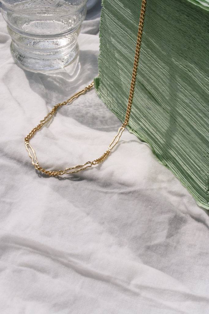 JUKSEREI ISLA NECKLACE Sonderangebote