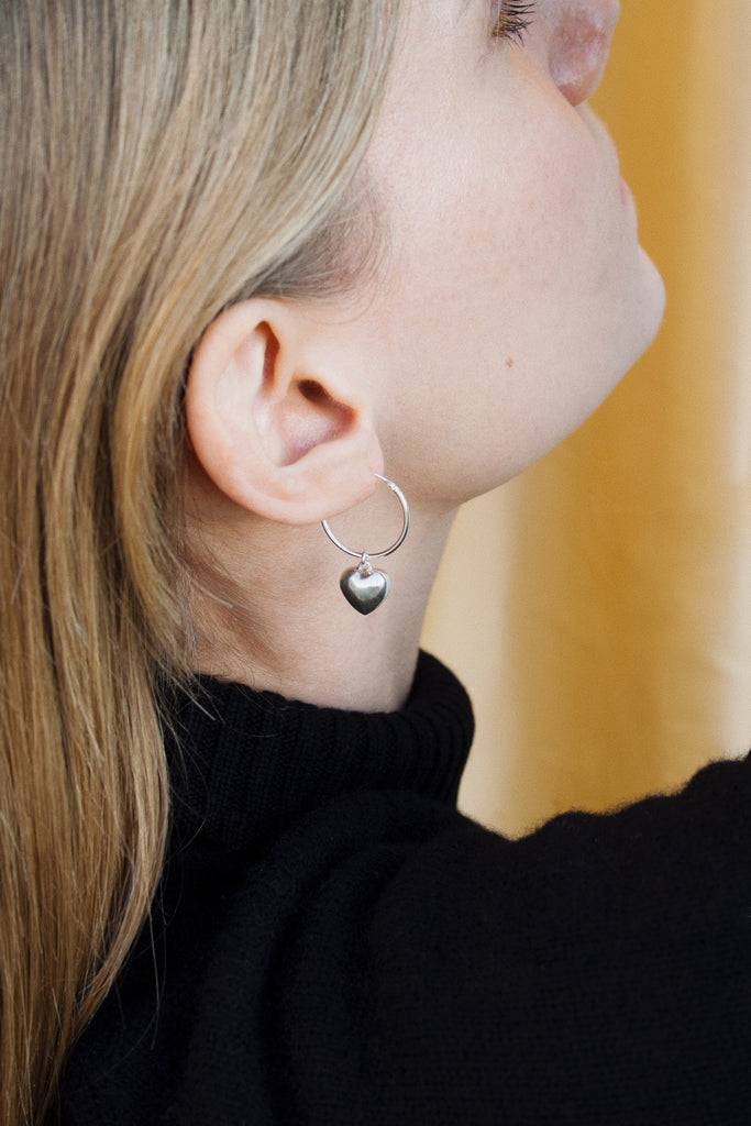 JUKSEREI AMORE CHARM EARRINGS Tiefpreis