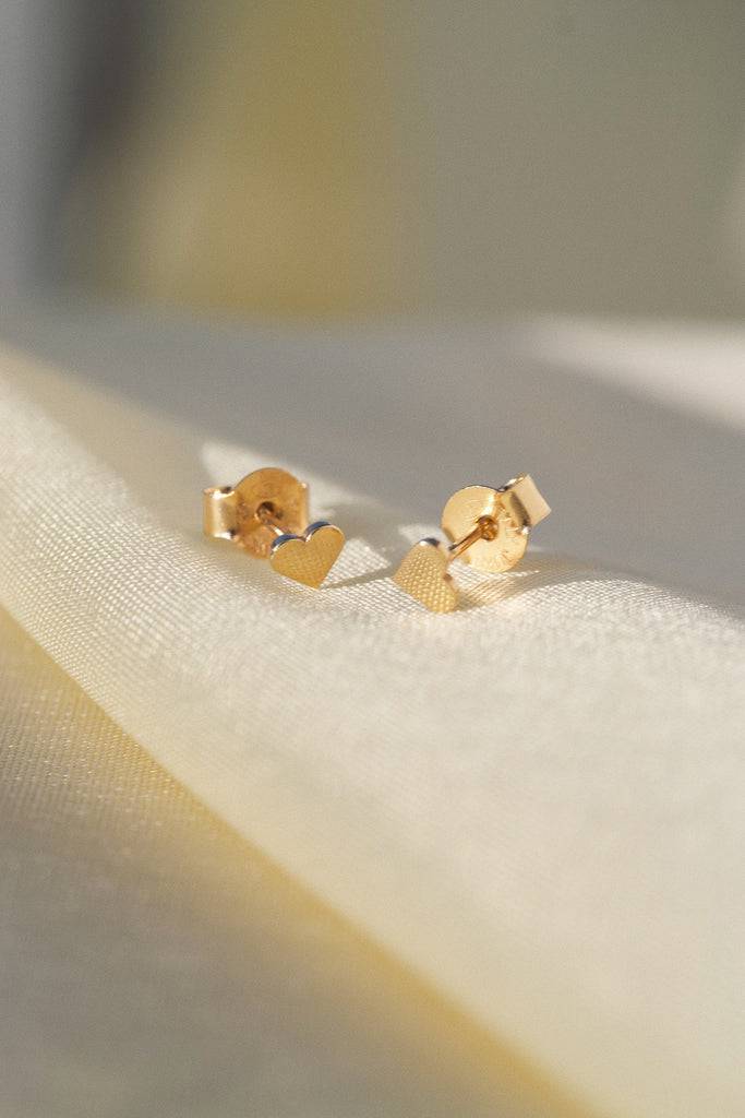 JUKSEREI AMORE EAR STUDS Super Sparpreis