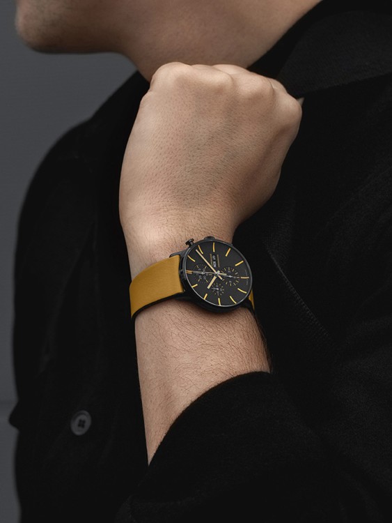 Junghans FORM A Chronoscope Riesige Ersparnisse