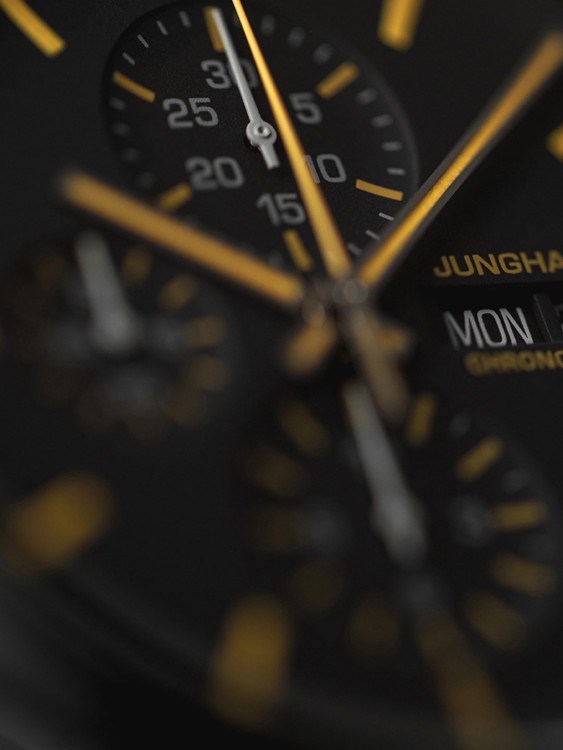 Junghans FORM A Chronoscope Riesige Ersparnisse