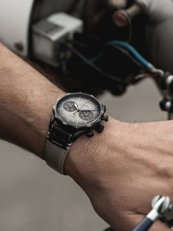 Junghans Pilot Chronoscope Desert Neueste Stile