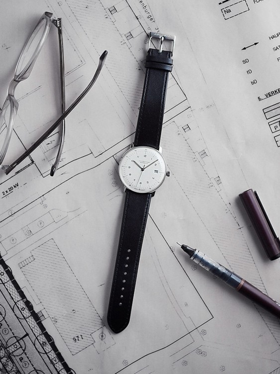 Junghans max bill Automatic Nur noch ein Tag übrig