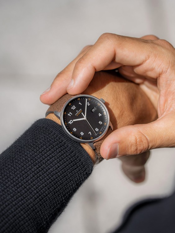 Junghans FORM A Titan Discount Store für neue Produkte