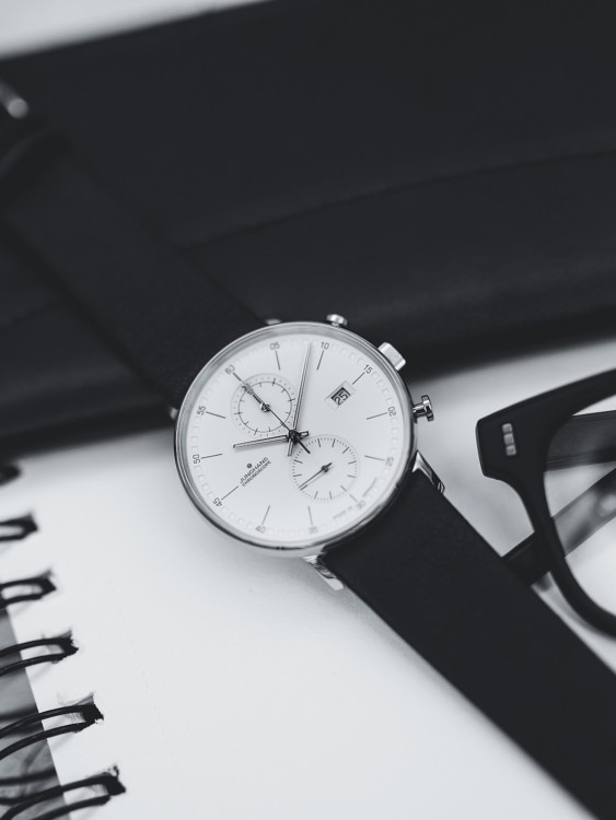 Junghans FORM C Nur noch ein Tag übrig