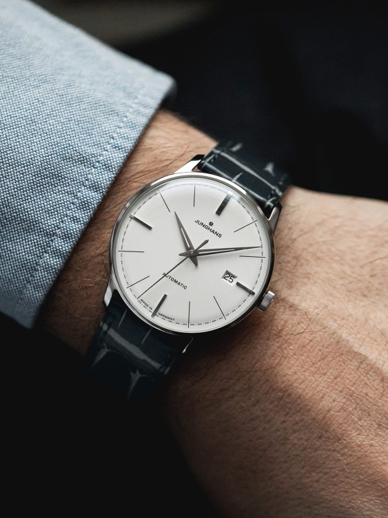 Junghans Meister Classic Terrassenbau Blitzverkäufe