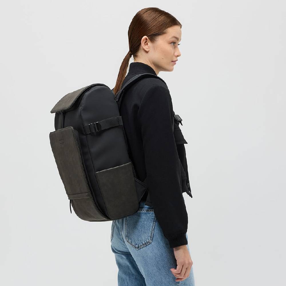 Kpten & Son Bali All Black by Mariefeandjakesnow 2025