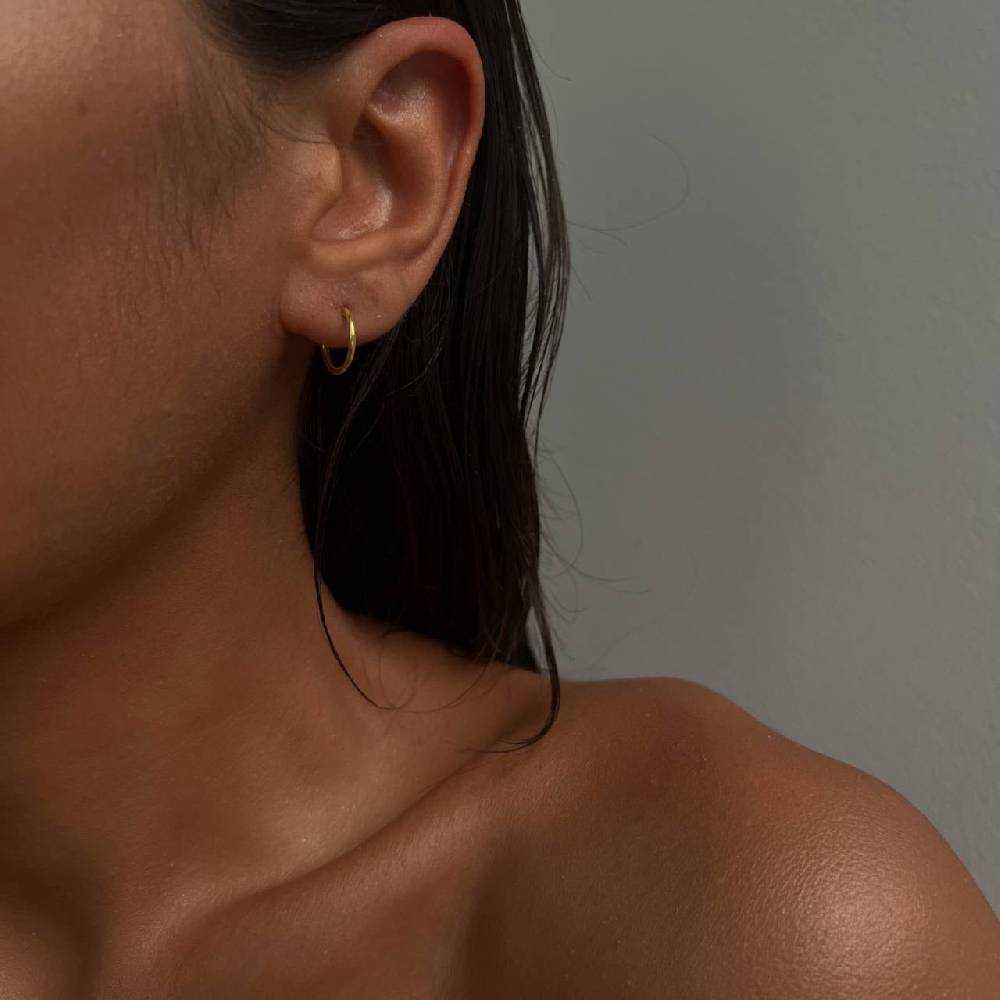Kardelen 10mm Plain Hoop Earrings im Angebot