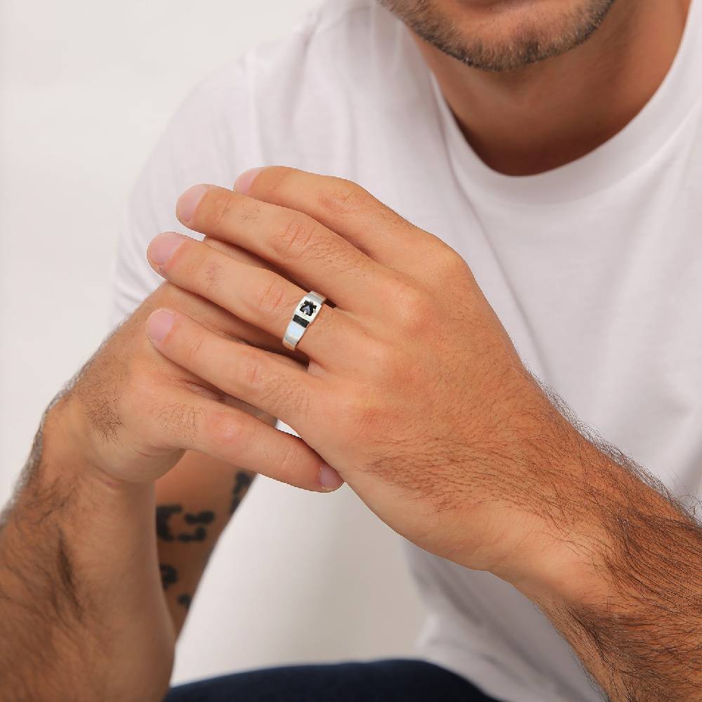 Kuzzoi Bandring Pyramide | Onyx (Schwarz) Kostenloser Versand international