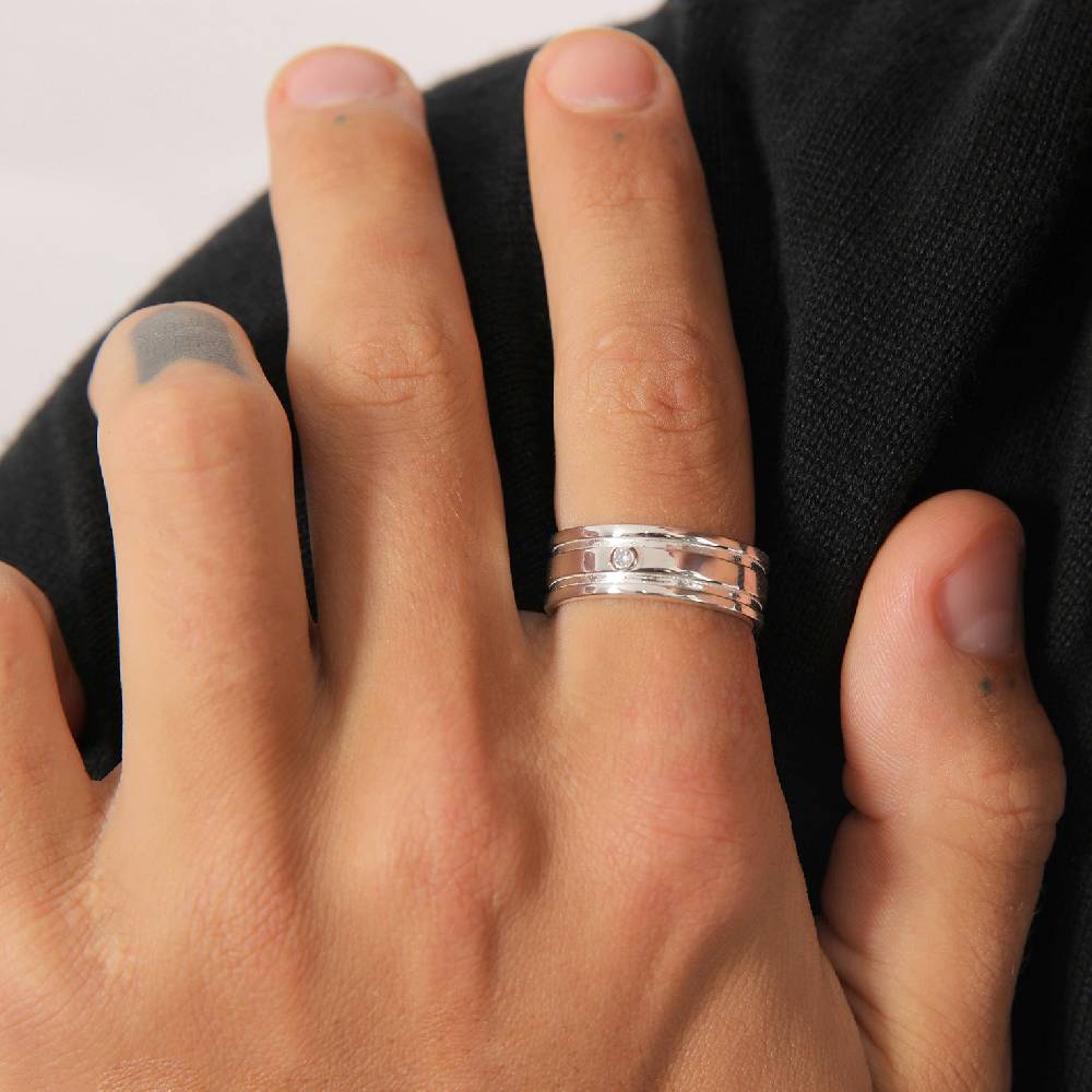 Kuzzoi Bandring Massiv | Diamant (0.03 ct) Kauf eins, bekomm eins gratis