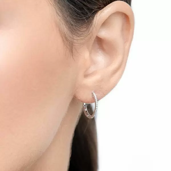 Leaf Jewelry Creole Circle S mit Diamanten, 15mm, 18 K Weißgold Begrenzte Freigabe