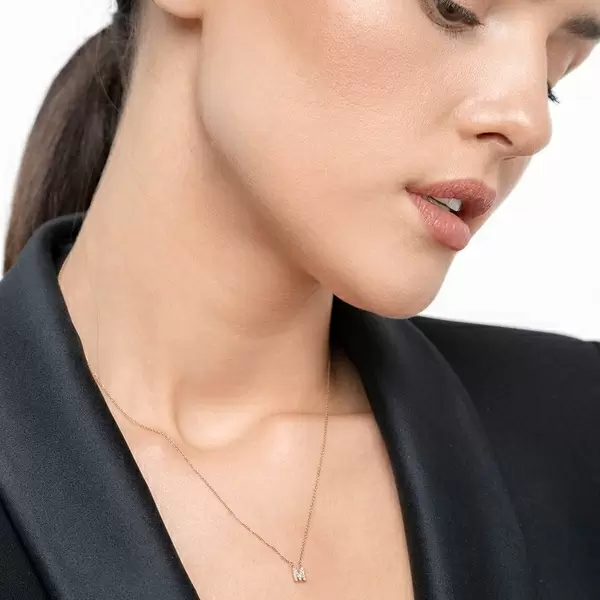 Leaf Jewelry Halskette Letter "M", 14 K Rosegold mit Diamanten Kostenlose Rückgabe