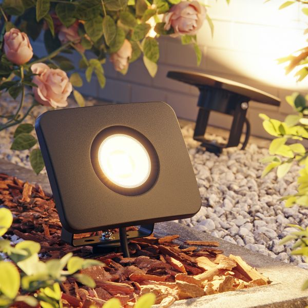 LED Gartenstrahler Wega mit Erdspieß für außen, schwarz, 28,005W, 2361lm, warm-weiß Im Verkauf
