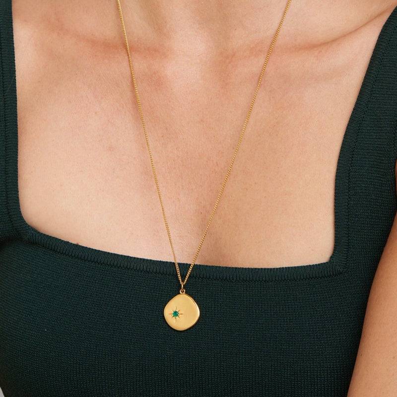 Mosuo Jewellery Geburtsstein Halskette Mai - Vermeil & Grüner Onyx 50% Rabatt für begrenzte Zeit