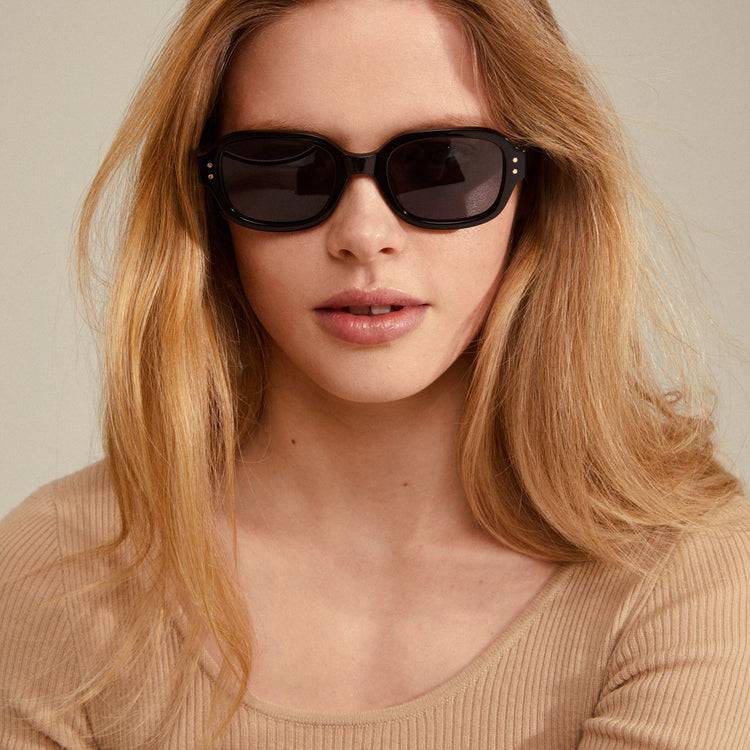 Pilgrim NELLA Recycelte Sonnenbrille Schwarz/Gold Blitzangebot
