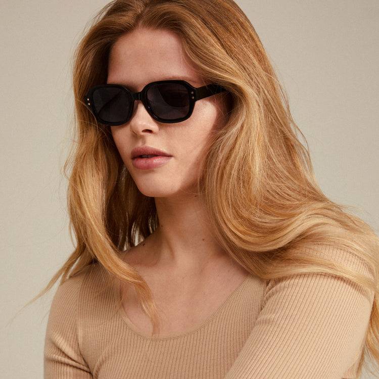 Pilgrim NELLA Recycelte Sonnenbrille Schwarz/Gold Blitzangebot