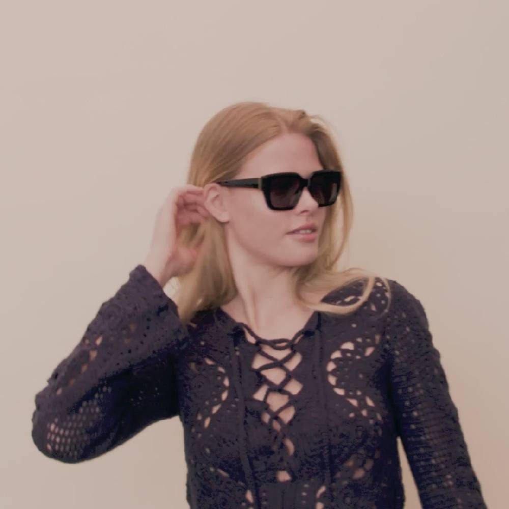Pilgrim JOGLI Recycelte Sonnenbrille Schwarz/Gold Günstiger Verkauf