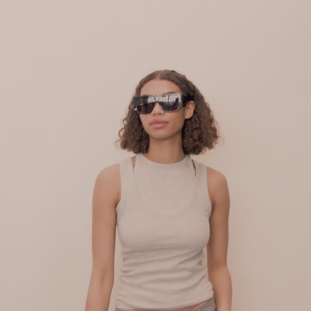 Pilgrim JOHARI Recycelte Sonnenbrille Schwarz Exklusivangebot