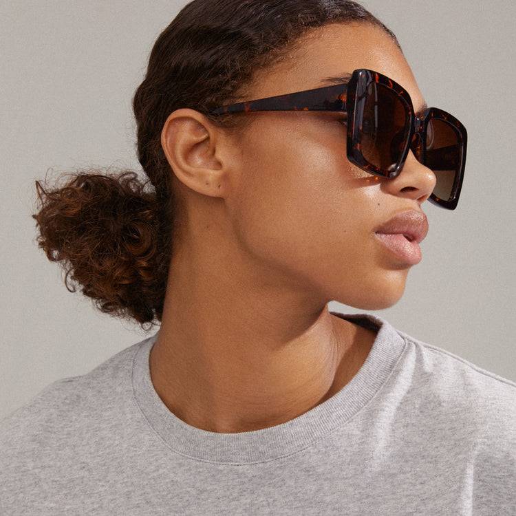 Pilgrim LUCIANA Oversized Vintage-Sonnenbrille in braunem Schildpatt Speichern exportieren