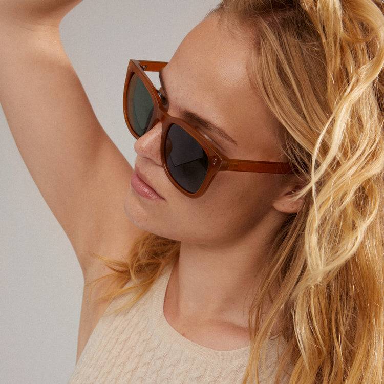 Pilgrim KATYA ikonische Retro-Sonnenbrille karamellbraun Black Friday Preise