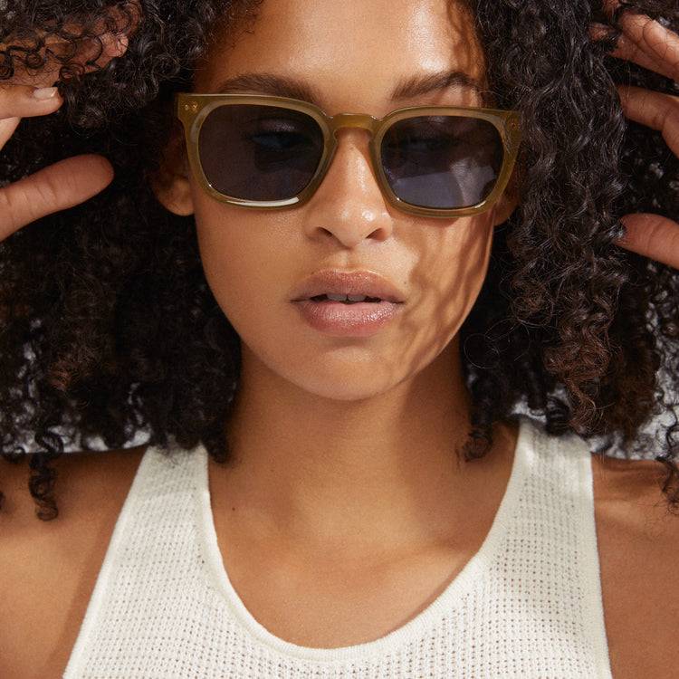 Pilgrim ELETTRA ikonische Retro-Sonnenbrille kristallgrün Im Verkauf