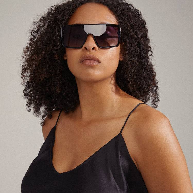Pilgrim OCEANE eckig geformte Shield-Sonnenbrille schwarz Rabatte dieses Monats