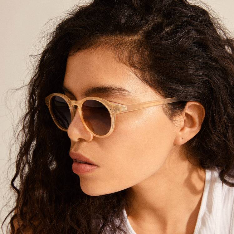 Pilgrim KYRIE klassische runde Sonnenbrille hellbeige Limitierter Zeitrabatt