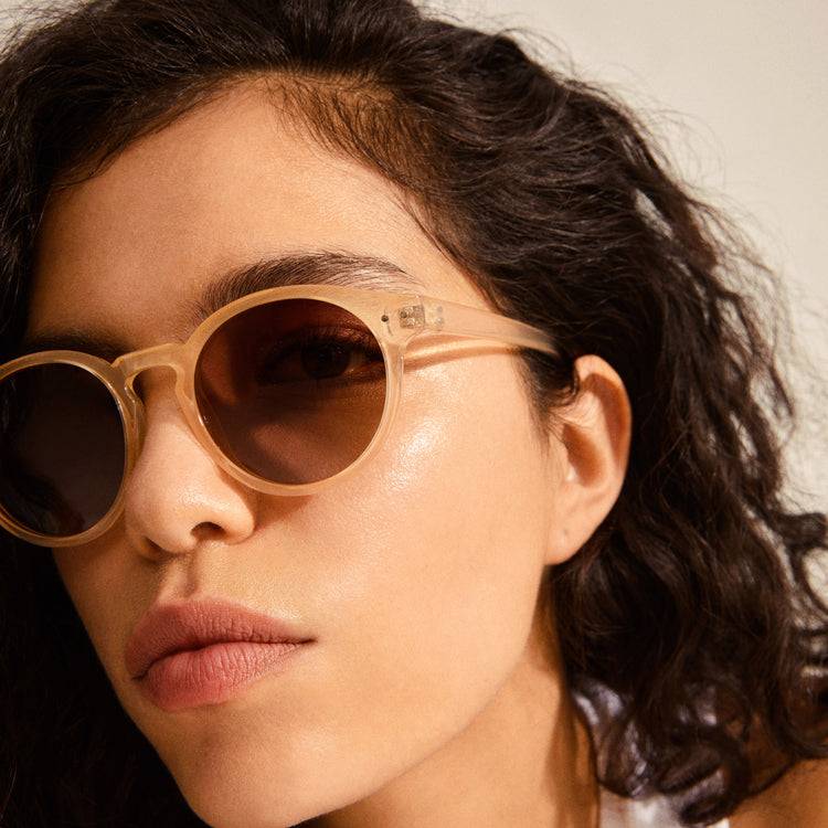 Pilgrim KYRIE klassische runde Sonnenbrille hellbeige Limitierter Zeitrabatt