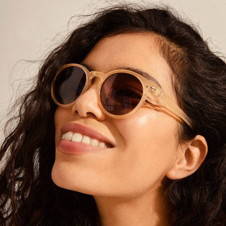 Pilgrim KYRIE klassische runde Sonnenbrille hellbeige Limitierter Zeitrabatt