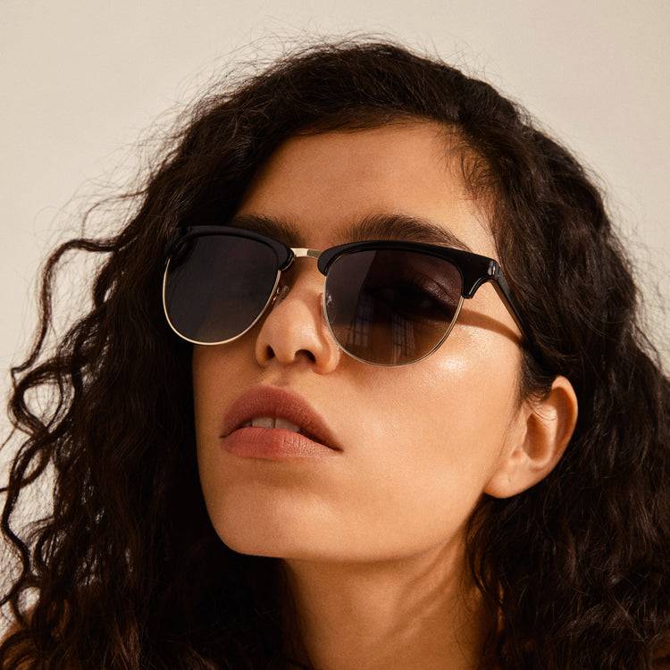 Pilgrim CHARLIE Sonnenbrille Schwarz/Gold Neueste Mode