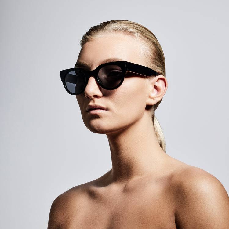 Pilgrim MALI oversized Acetat Sonnenbrille, schwarz Kauf eins, bekomm eins gratis