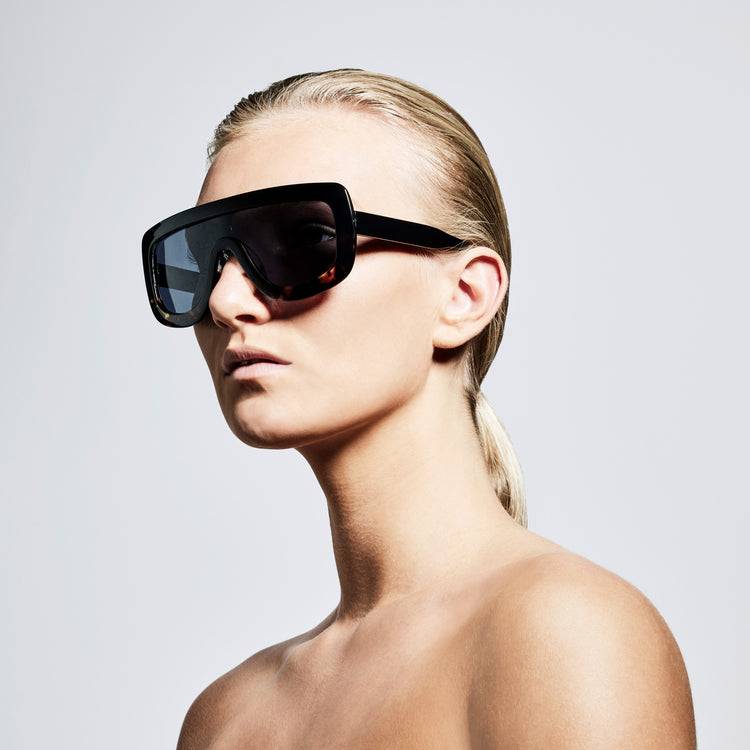 Pilgrim FIDELIA oversized Shield-Sonnenbrille, Schildpatt dunkel Riesige Ersparnisse