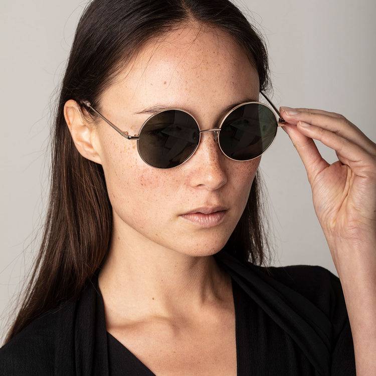 Pilgrim POLLY Sonnenbrille, Grau/Silber Kostenlose Rückgabe
