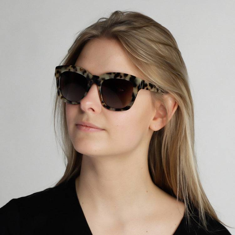 Pilgrim Sonnenbrille : Dael : Grau JETZT KAUFEN