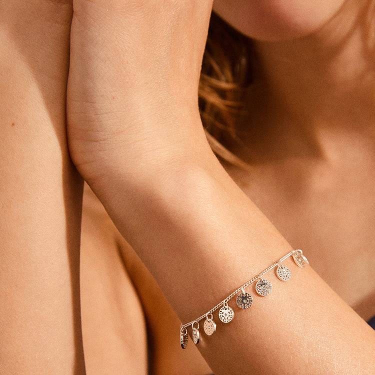Pilgrim CAROL Armband m. kleinen filigranen coins versilbert Blitzangebot