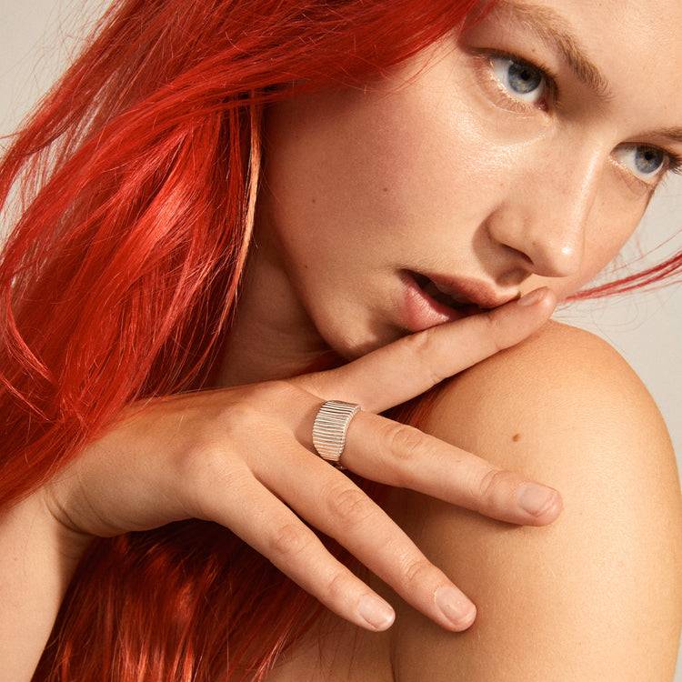 Pilgrim JEMMA Ring mit viereckigem Siegel, versilbert Kostenloser Versand