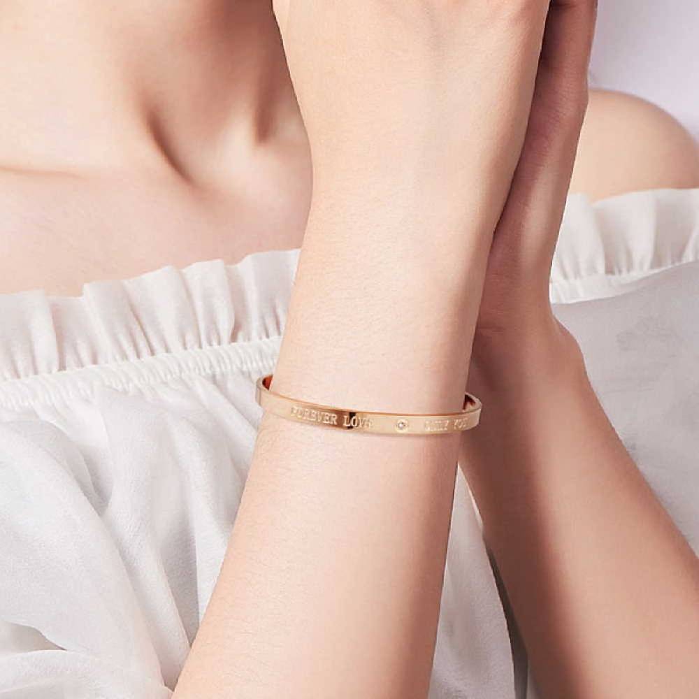 Sadingo Edelstahlarmreif mit Gravur | "Forever Love - Only You" Zeitlich begrenztes Angebot