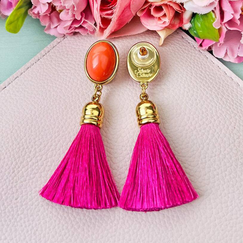 SchwesterSchwester Quasten Ohrringe als Ohrstecker in Korallenrot mit pinkfarbener Quaste von AmuseToi Tiefpreis