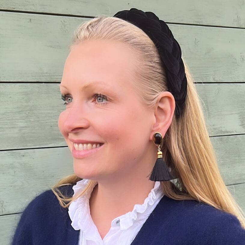 SchwesterSchwester Schwarze Ohrringe als Ohrstecker in Schildpattoptik mit schwarzer Quaste von AmuseToi Letzte 3 Tage