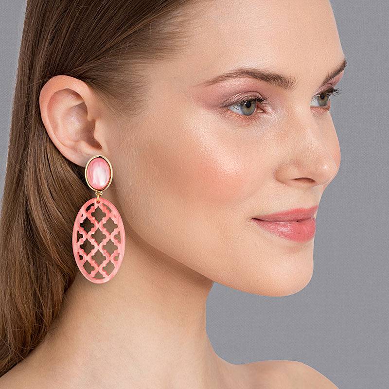 SchwesterSchwester Hellrosa Ohrstecker mit perlmutt schimmerndem Oval im Marrakesch Stil von AmuseToi Bis zu 50% Rabatt
